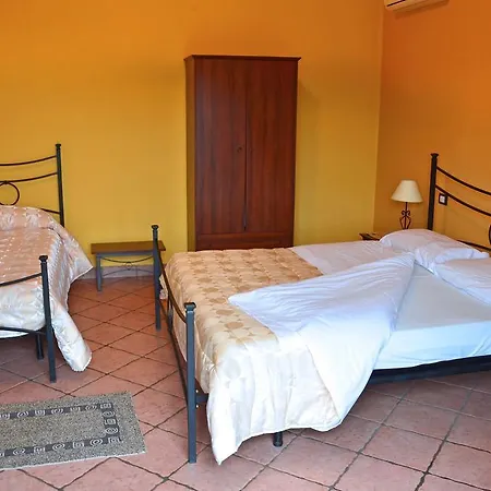 La Porta Dell'etna Bed & Breakfast 3*