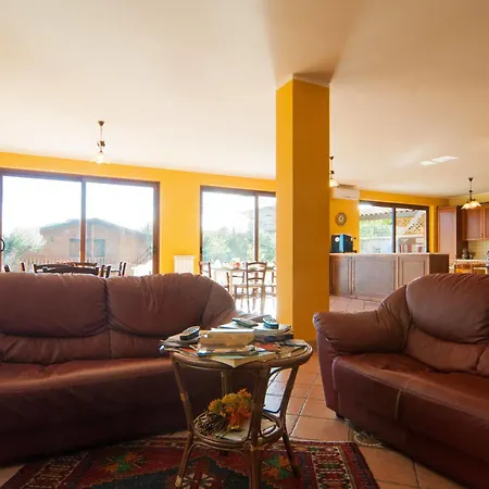 La Porta Dell'etna Bed & Breakfast 3*